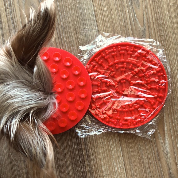 Dog Food Treat Mat Silicone With Suction Cup Self-Adhering Adjustable Red - Picture 3 of 3